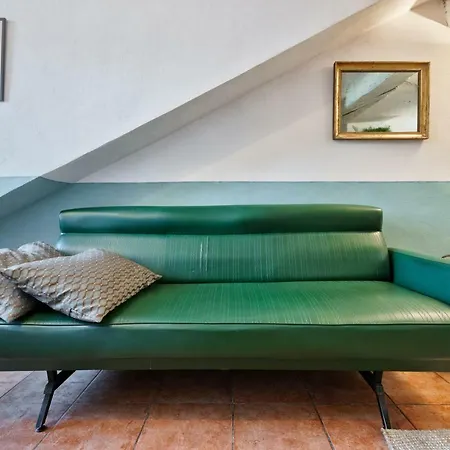 Apartment Mansarda In Piazza Castello