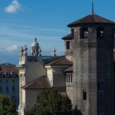 Mansarda In Piazza Castello Apartman